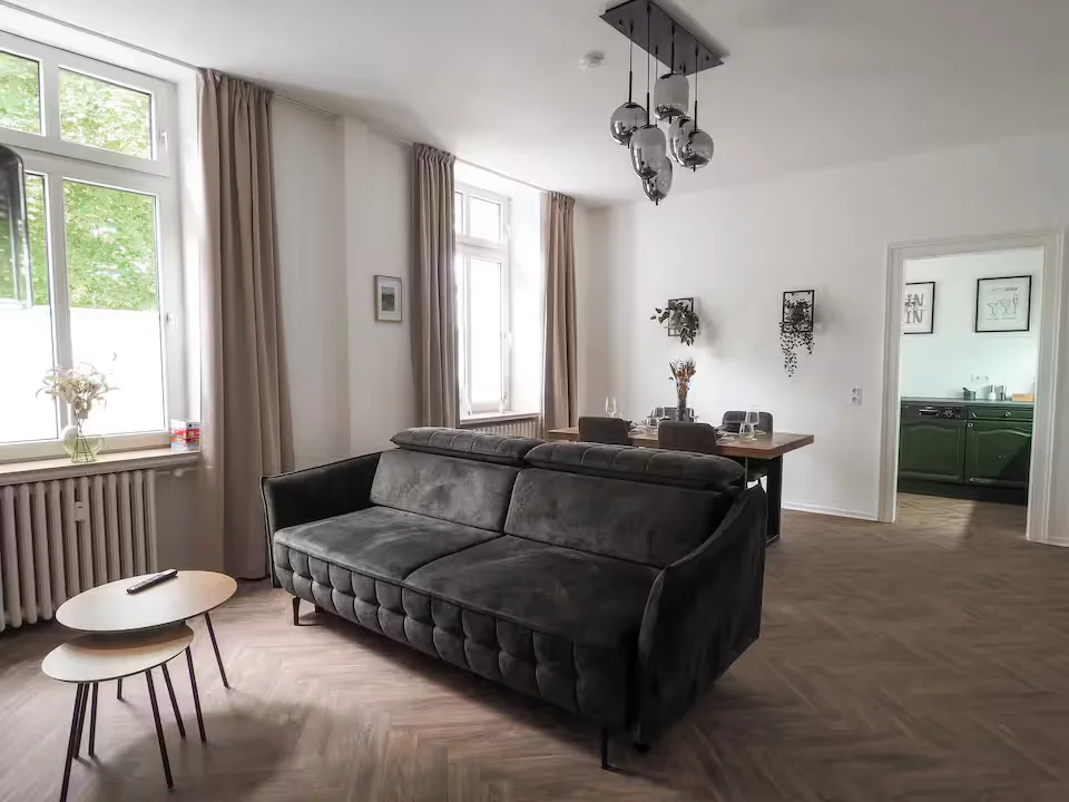 Wohnzimmer mit Schlafsofa